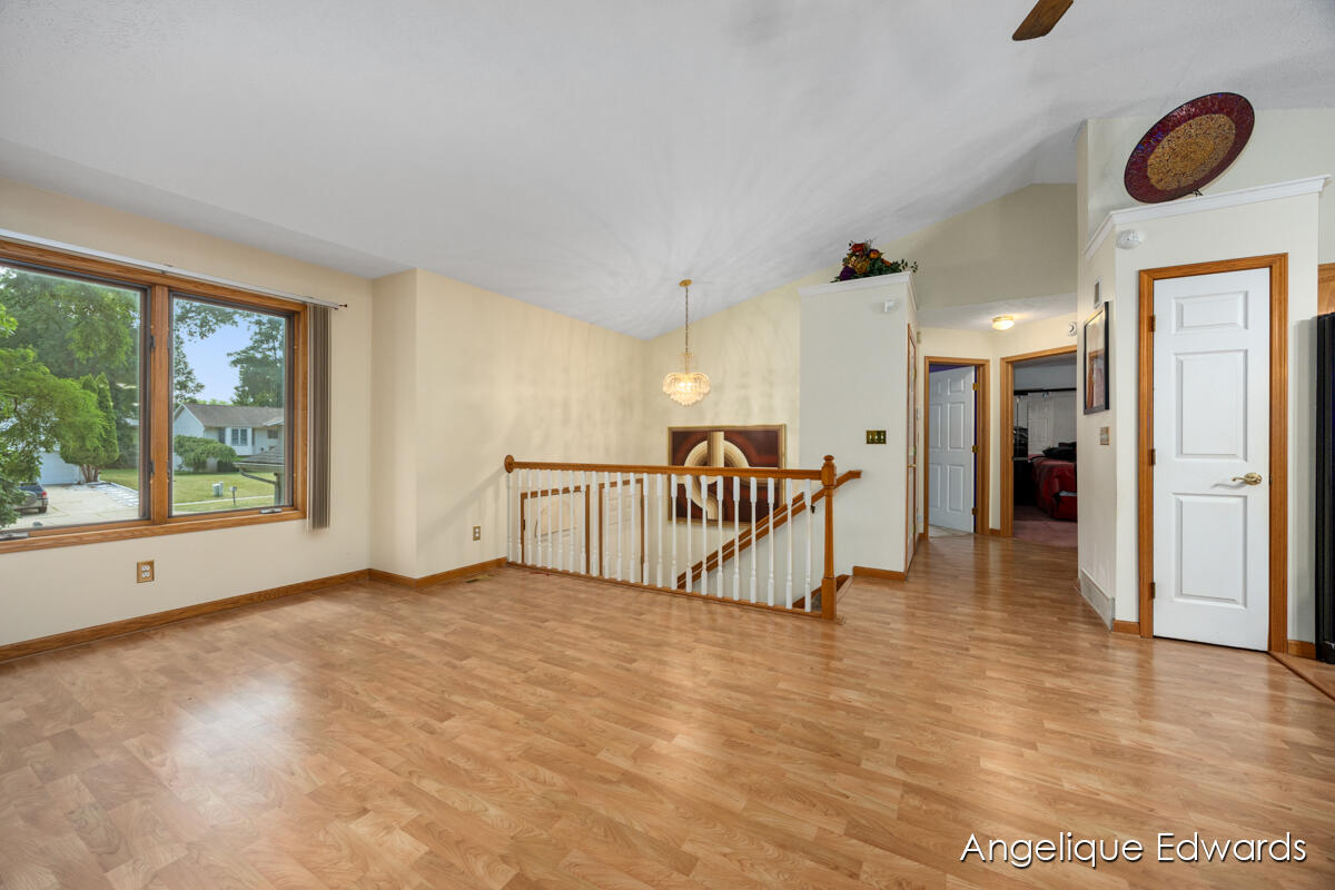 1563 Amberly Drive SE