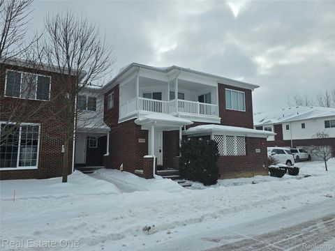 6988 Boulder Pointe Drive 85 Washington Township MI 48094