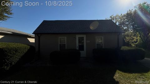 Photo of 8244 Lenore Street, Dearborn Heights City, MI 48127 (MLS # 20251042981)