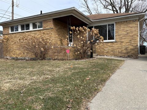 22190 Cloverlawn Street Oak Park City MI 48237