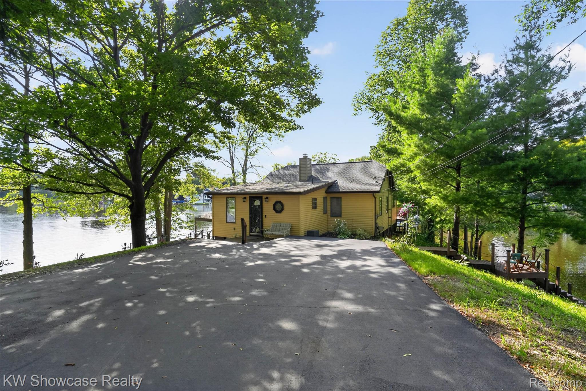 11438 RIVERBANK Lane