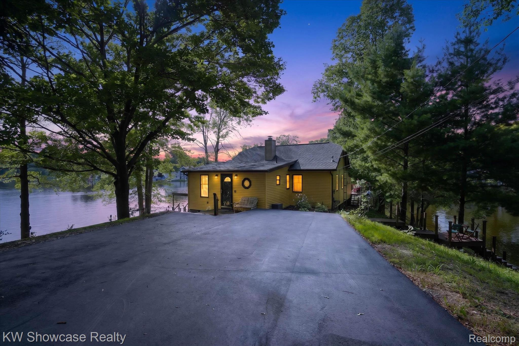 11438 RIVERBANK Lane