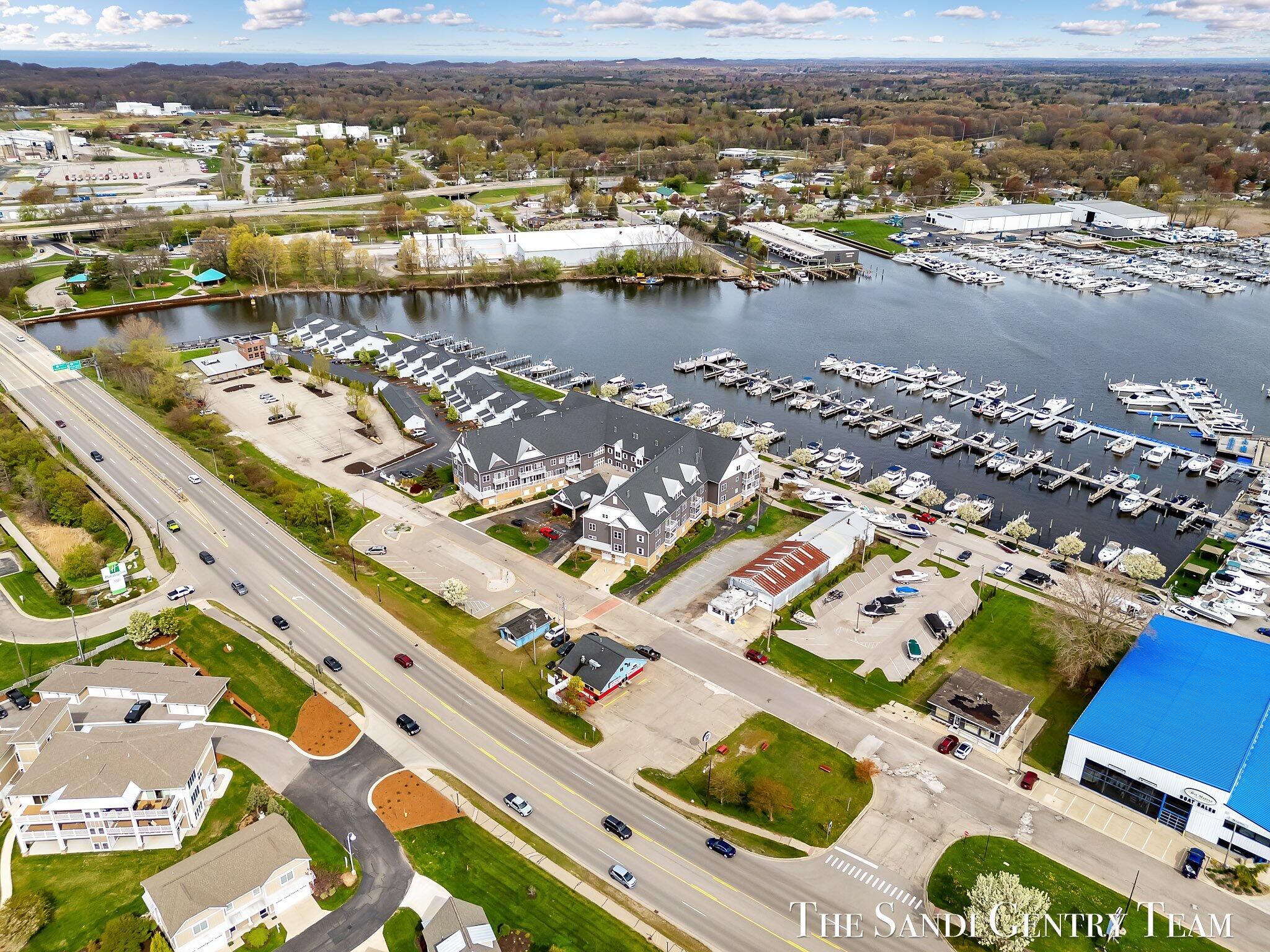 917 W Savidge Street 15