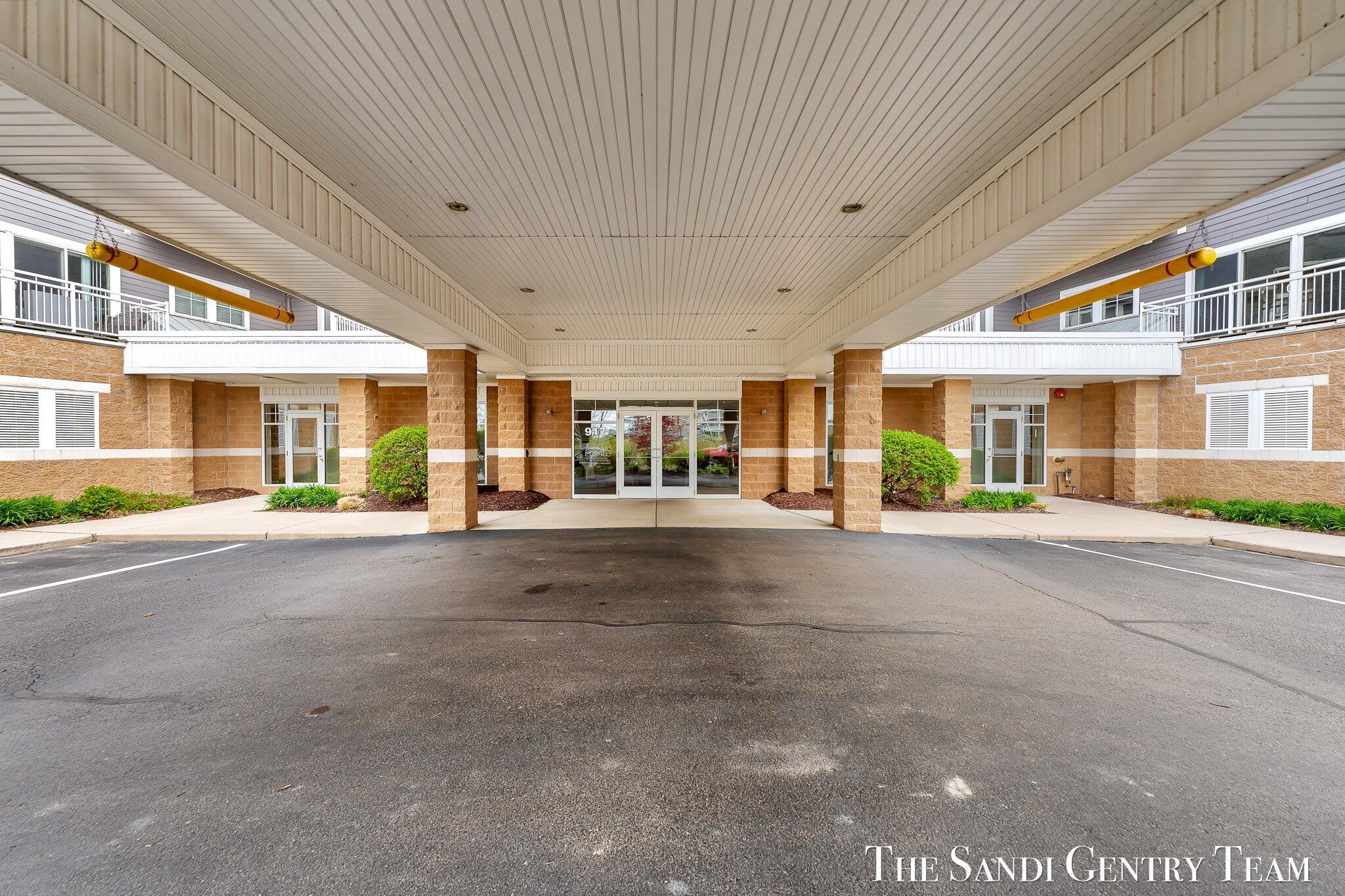 917 W Savidge Street 15