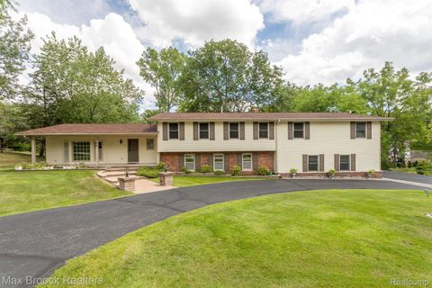 796 ROCK SPRING Road Bloomfield Charter Township MI 48304
