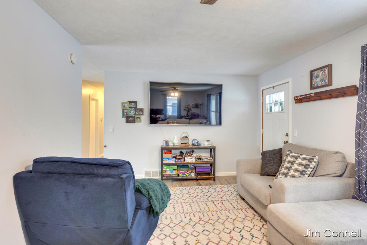 12189 Reyburn Drive NE