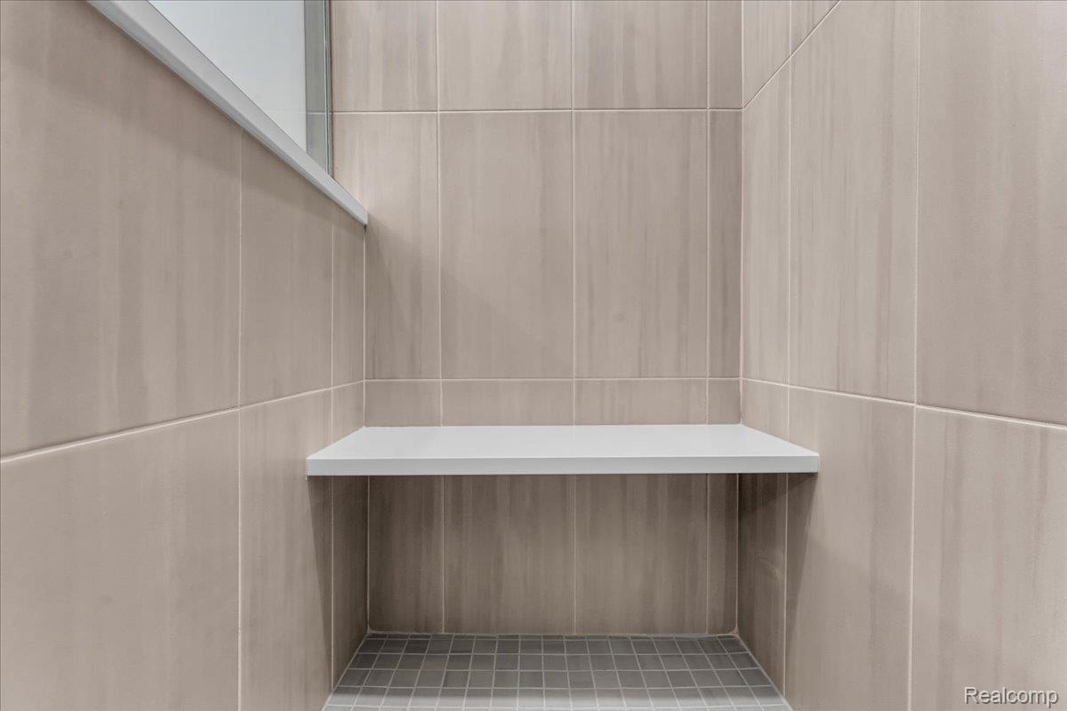 Detroit, Michigan 48206, United States, 2 Bedrooms Bedrooms, ,3 BathroomsBathrooms,Residential,Active,253620