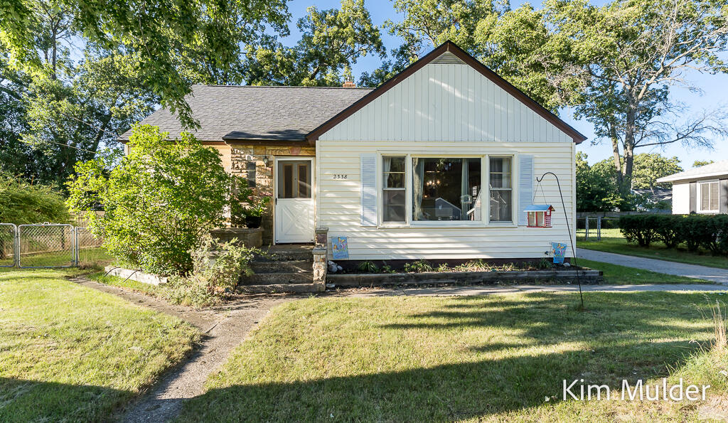2338 E Columbia Avenue