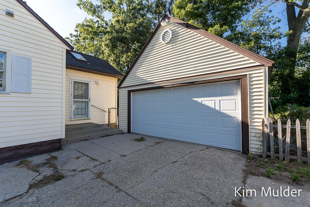 2338 E Columbia Avenue