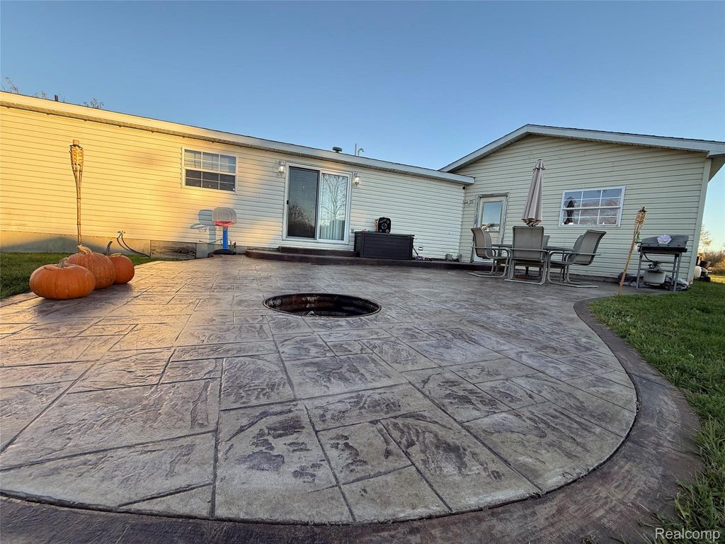 Photo of 5106 Hawthorn, Brown City City, MI 48416 (MLS # 20251048243)