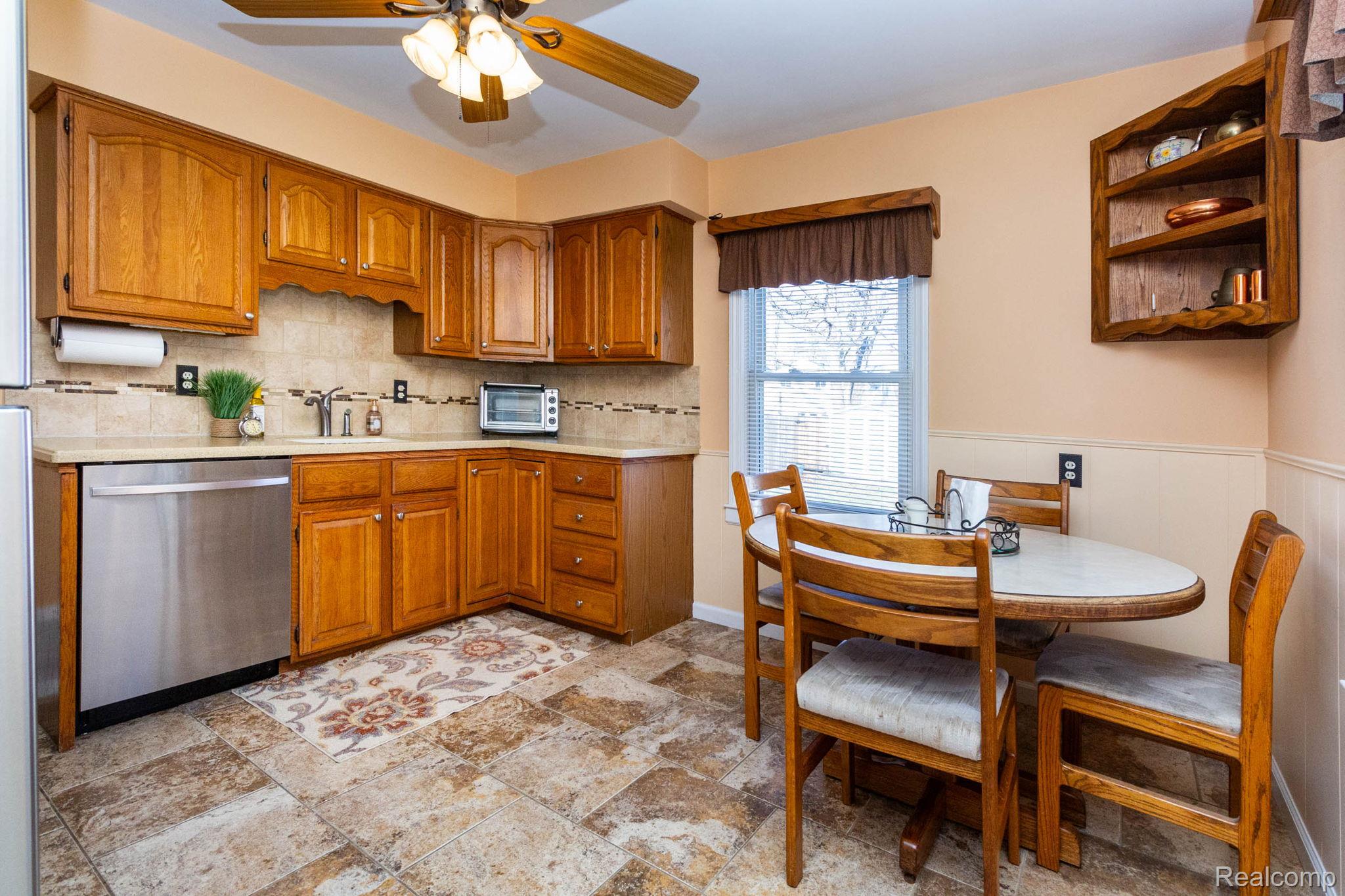 20927 Hawthorne Street