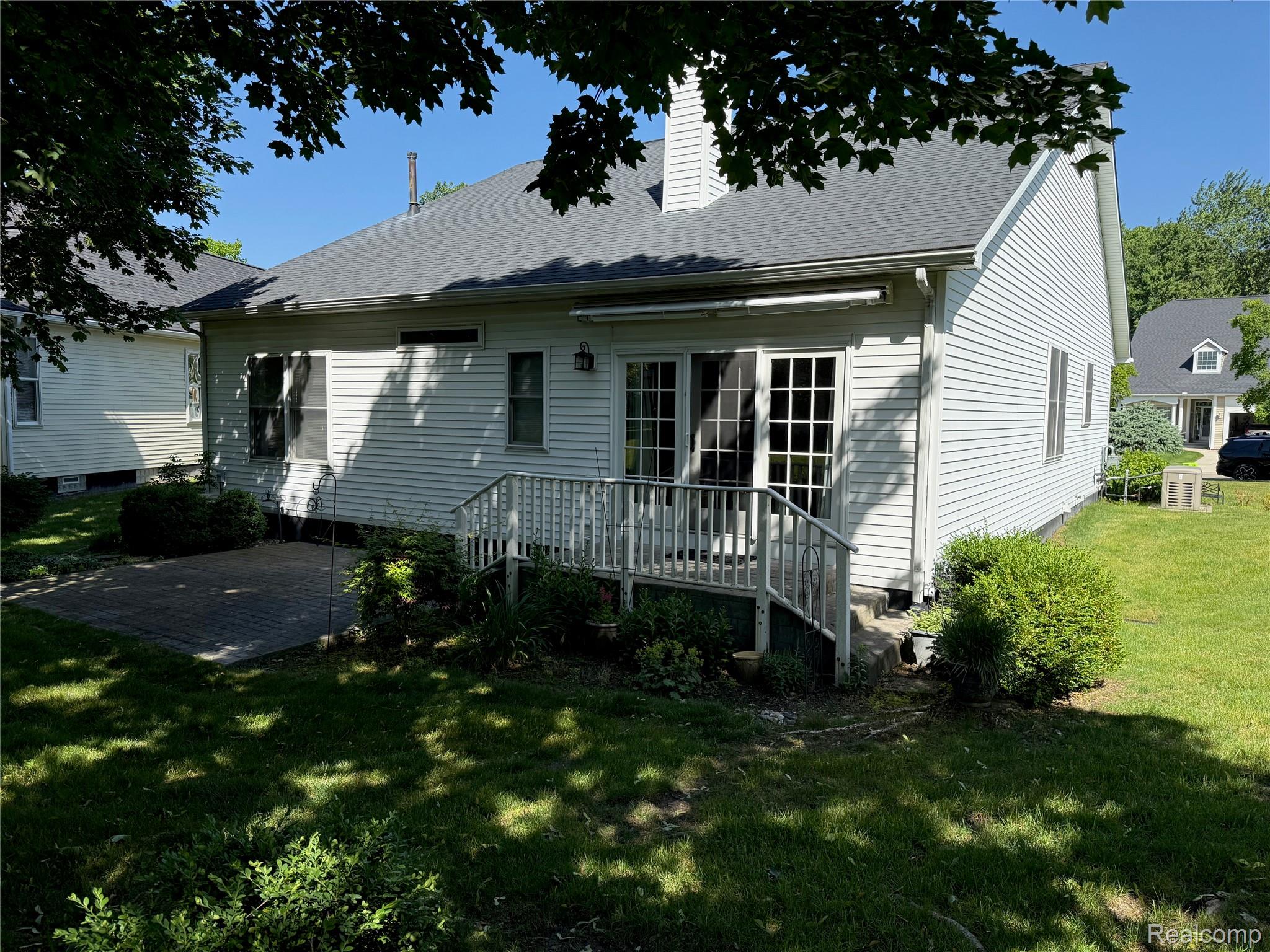 3588 Riverside Drive