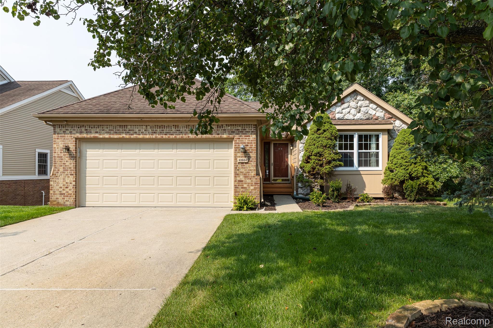 41654 Kenilworth Lane