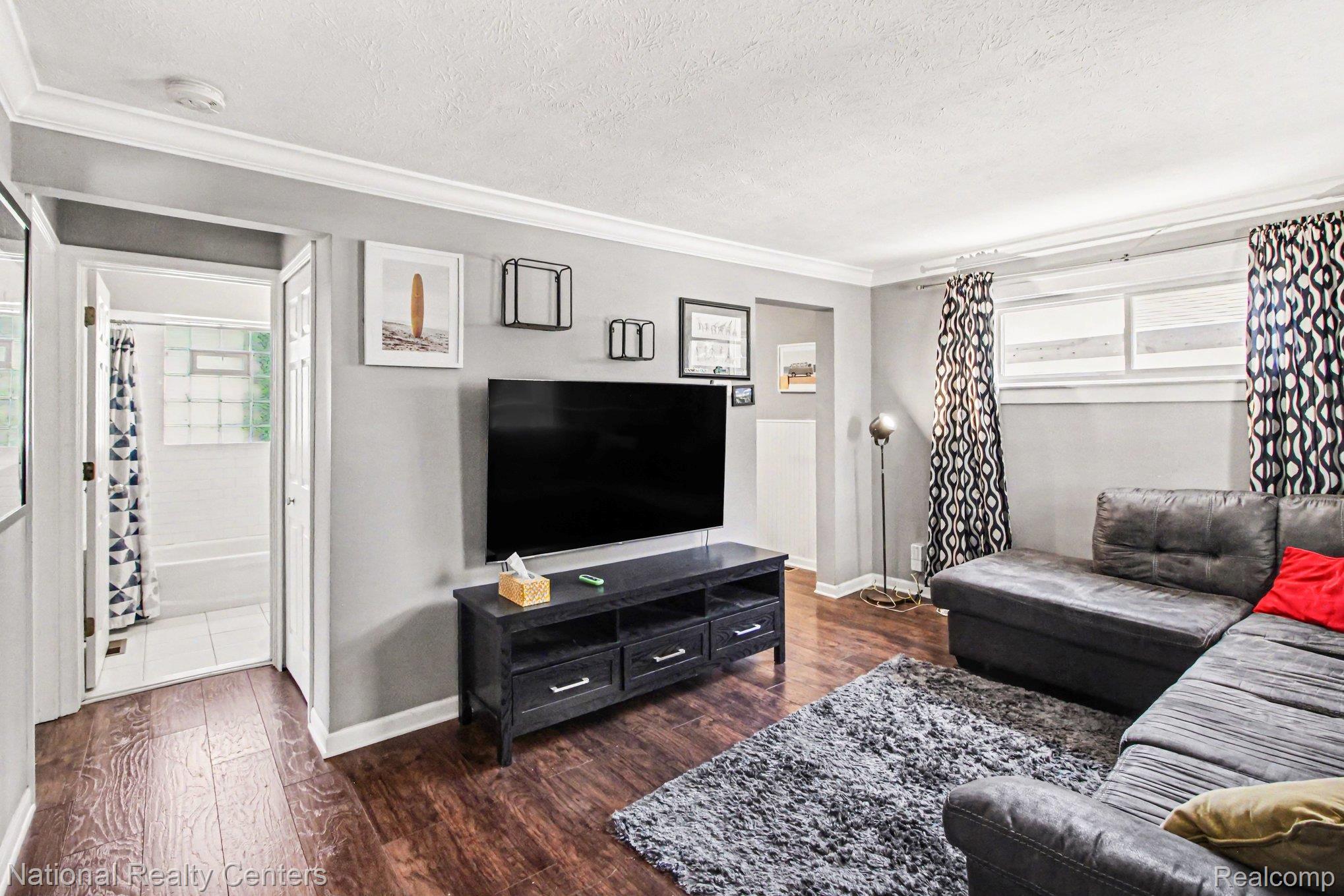 166 W Brickley Avenue