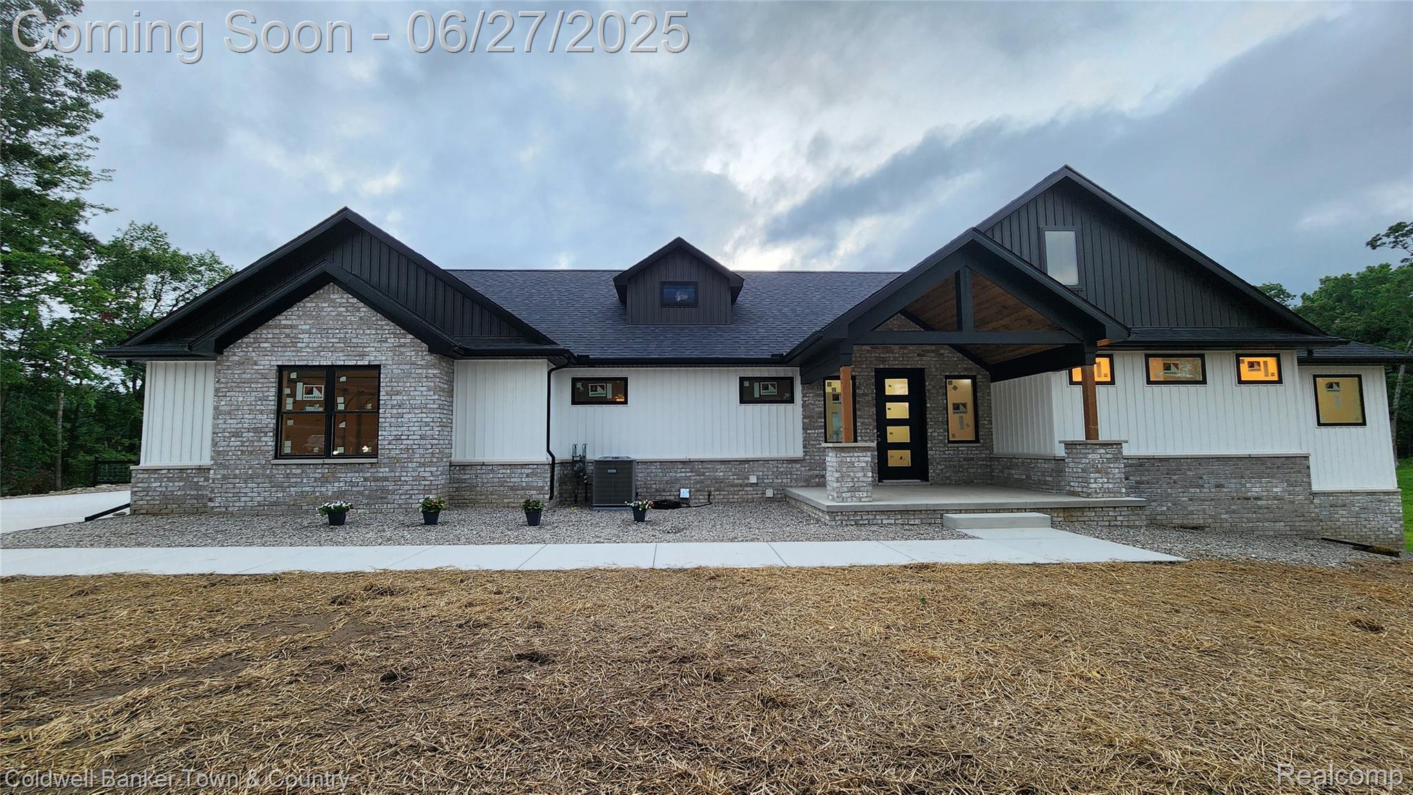 4789 Lakeshire