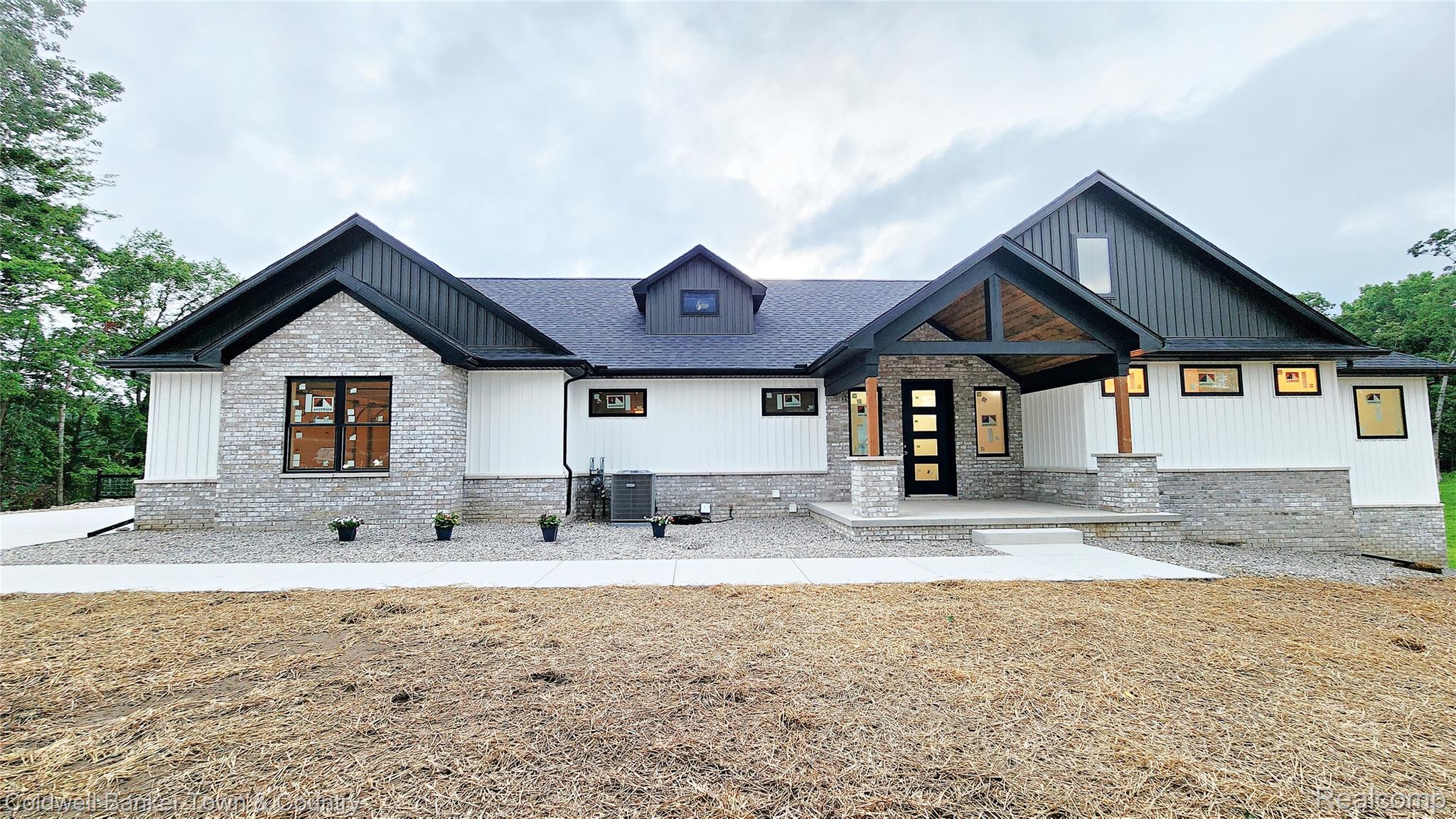 4789 Lakeshire Drive