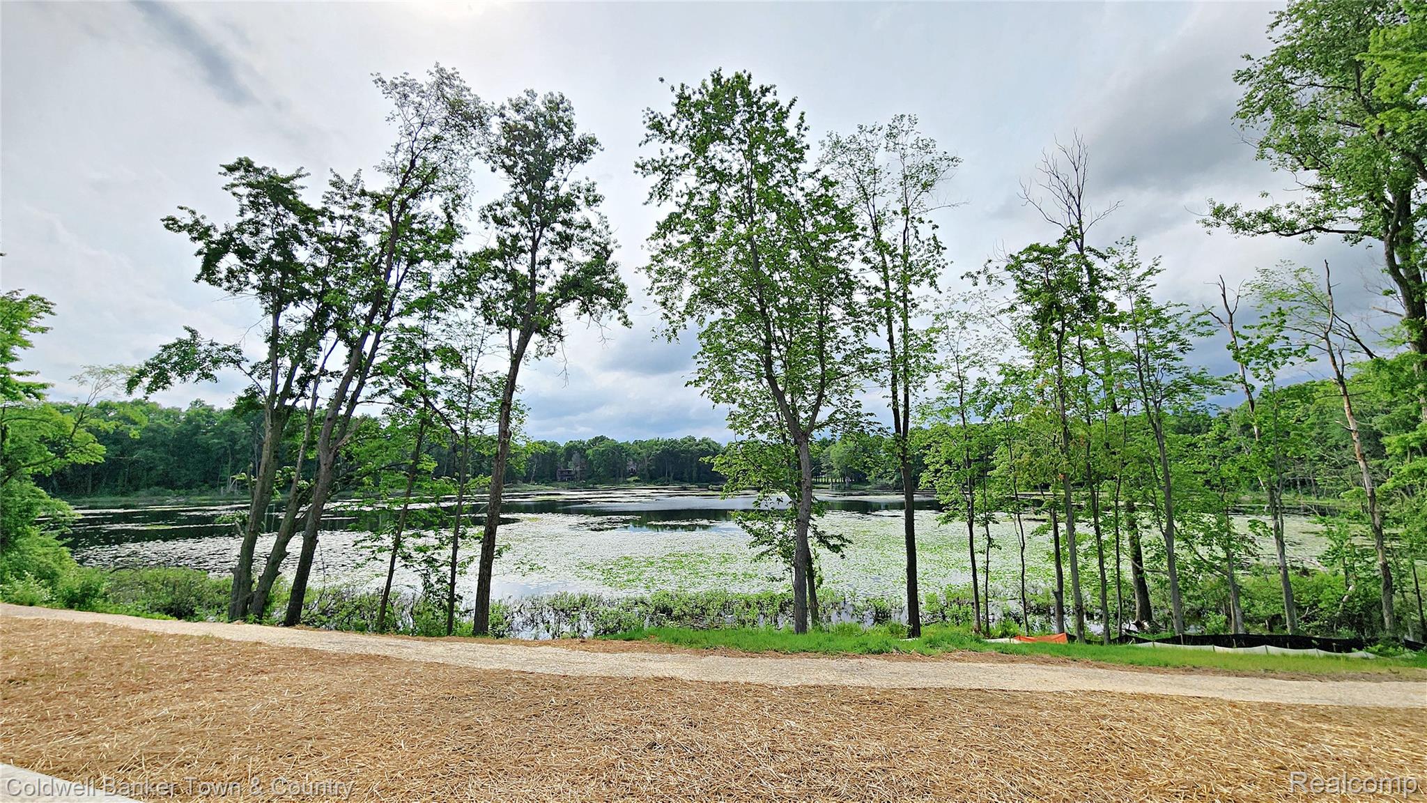 4789 Lakeshire Drive