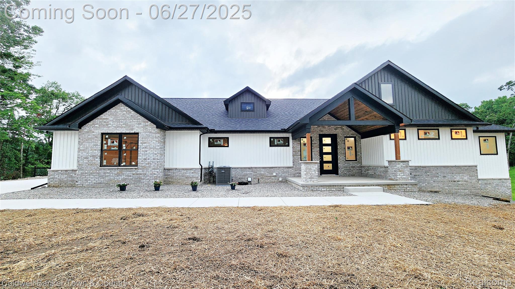 4789 Lakeshire