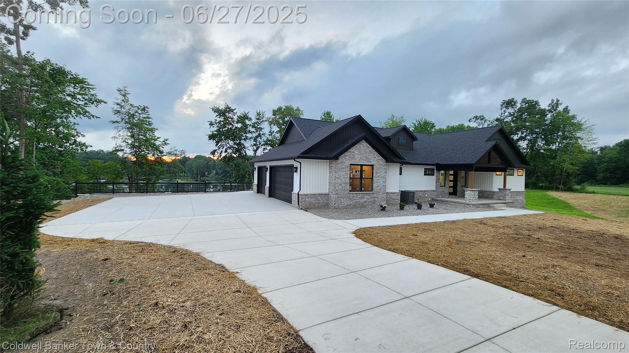4789 Lakeshire