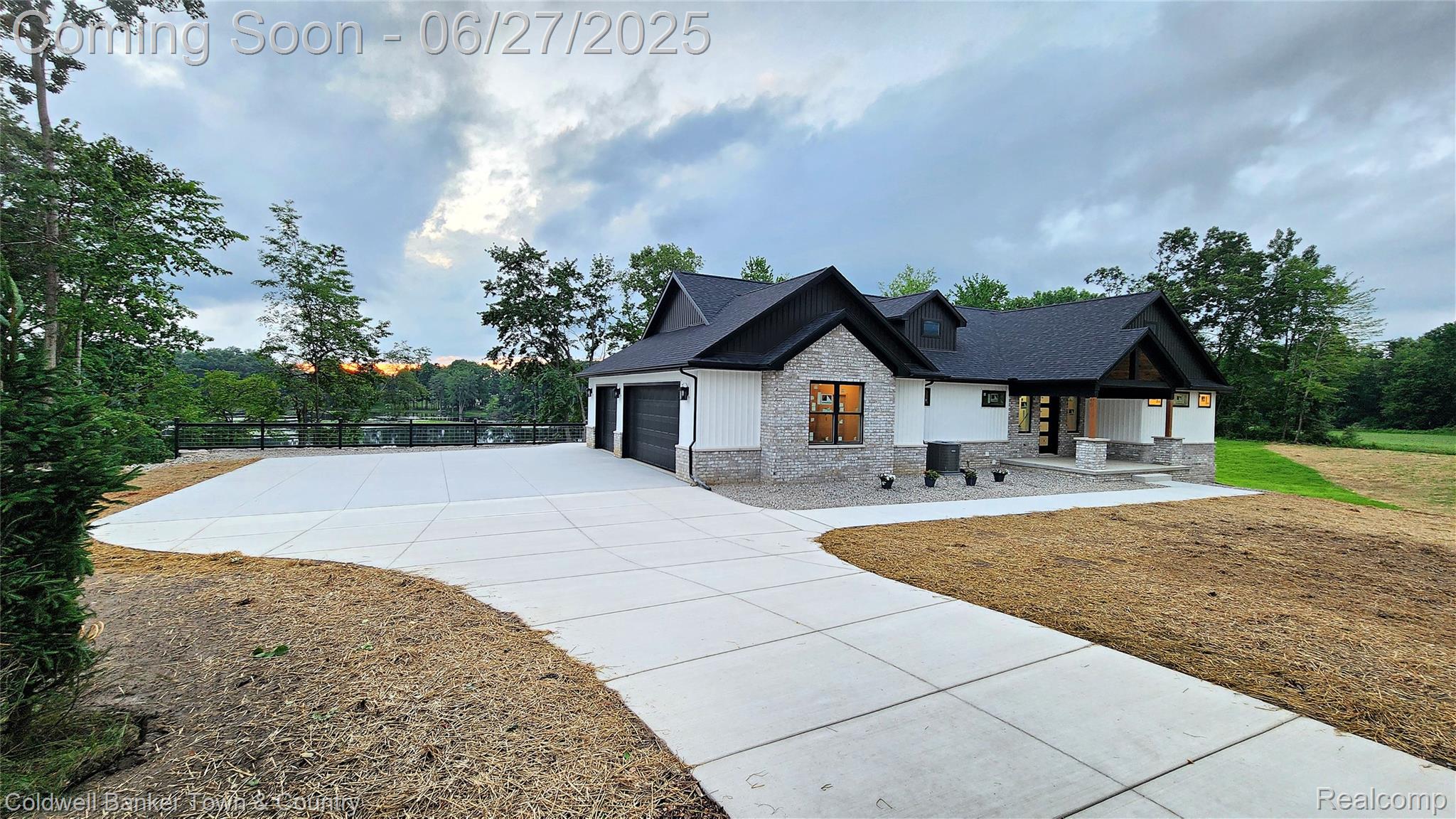 4789 Lakeshire
