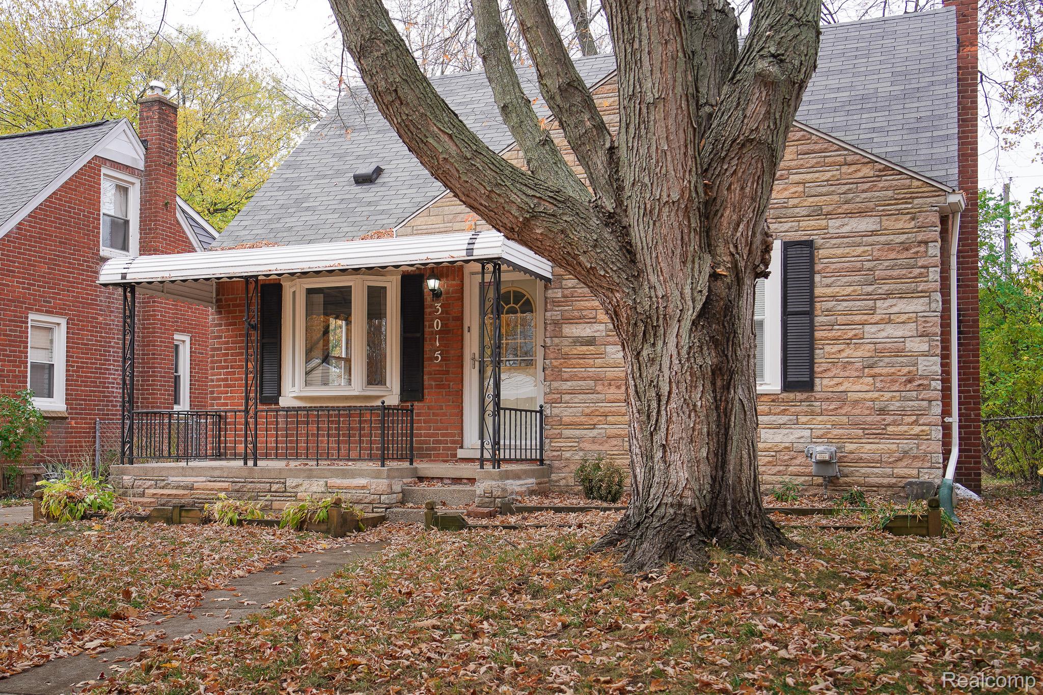 3015 N Vermont Avenue