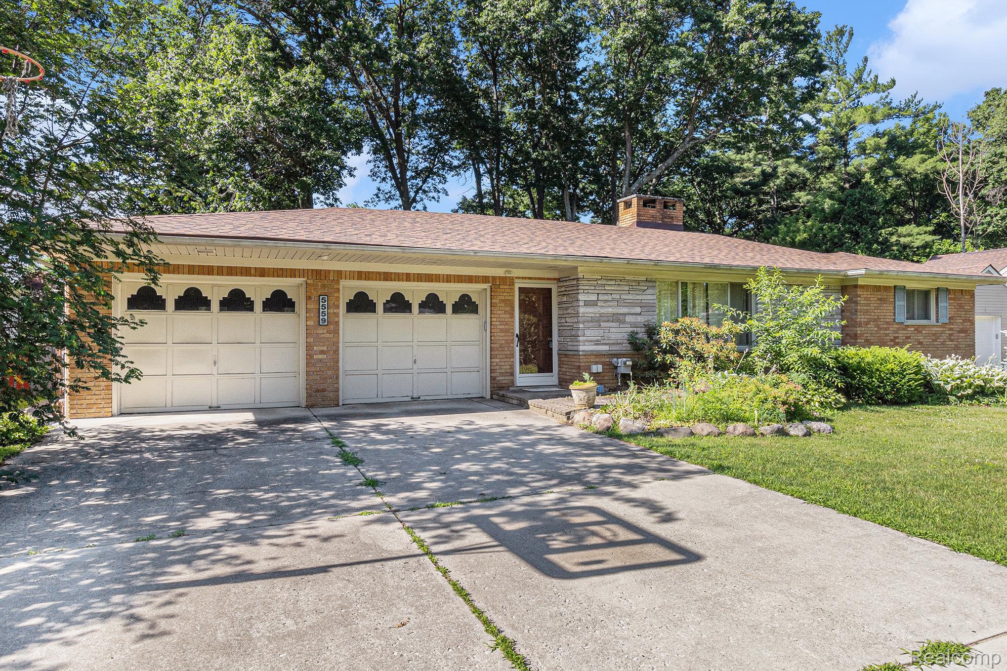 5559 Pleasant Drive