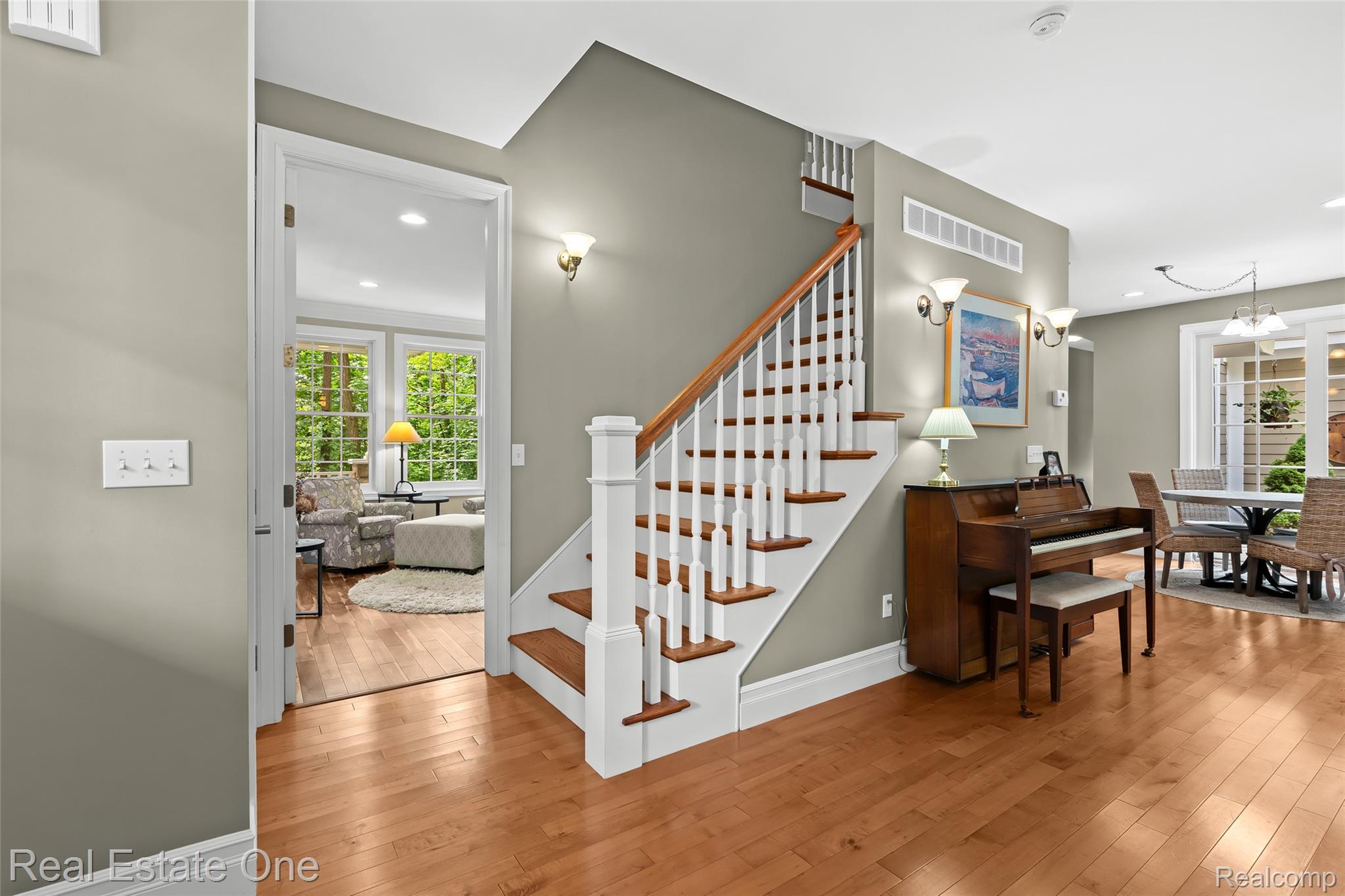 477 E Commerce Street