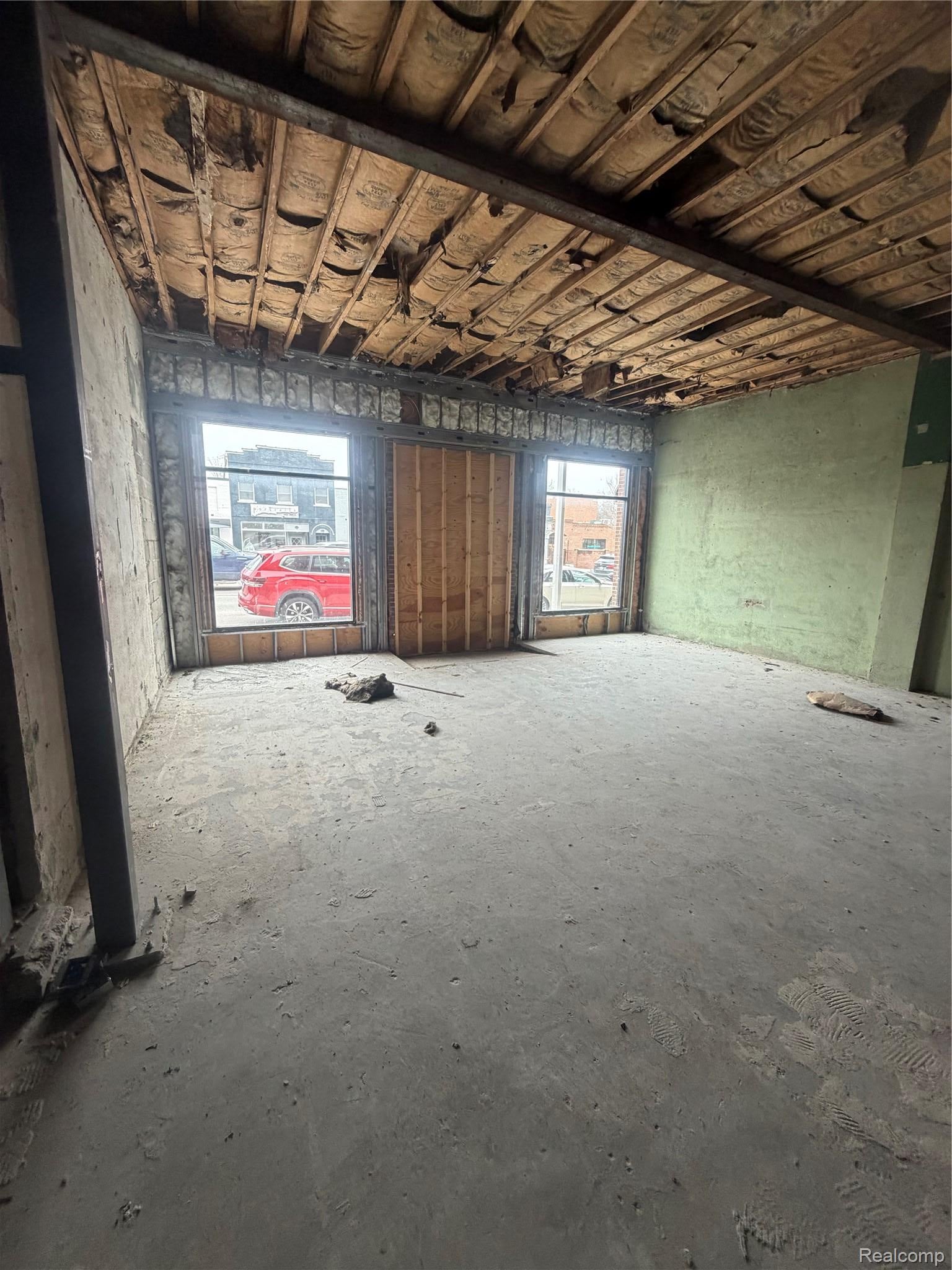 118 E Grand River Avenue