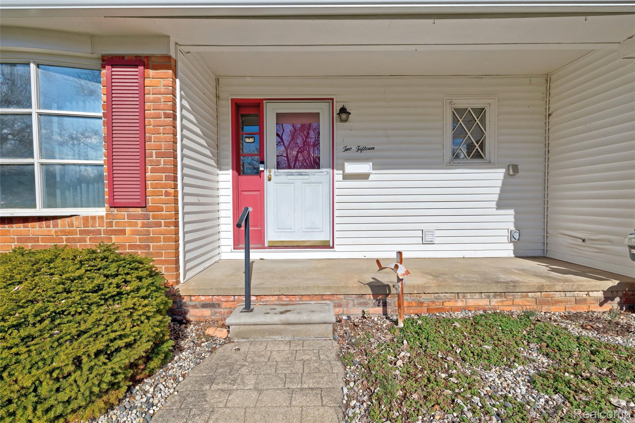 215 Parkview Boulevard