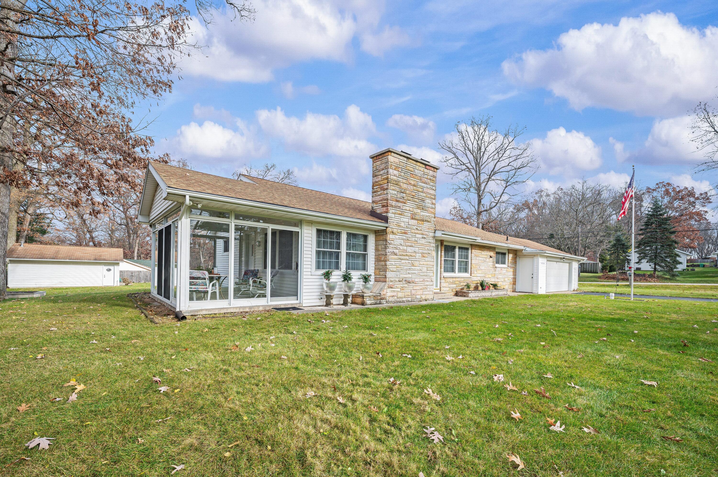 1225 Country Club Drive