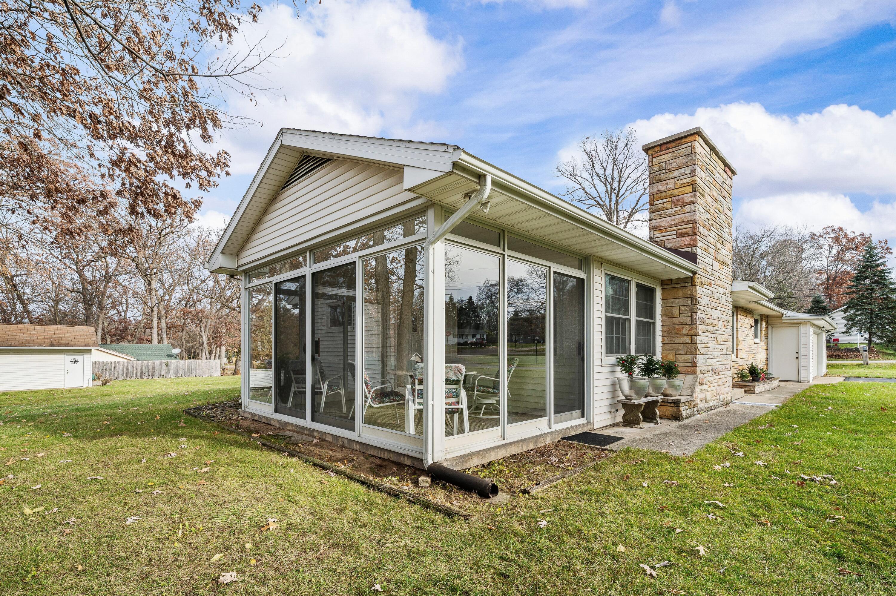 1225 Country Club Drive