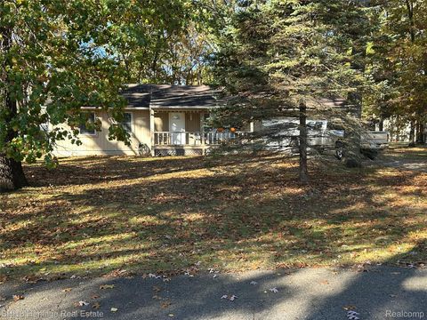 9418 Charlie Brown Lane Hamburg Township MI 48169
