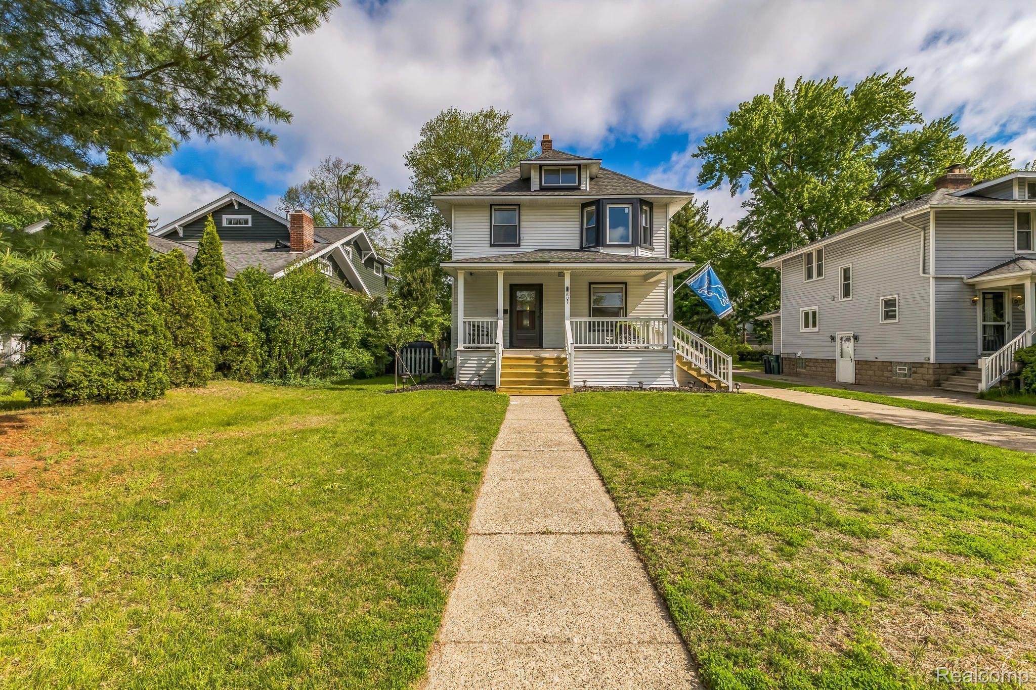 607 E LINCOLN Avenue