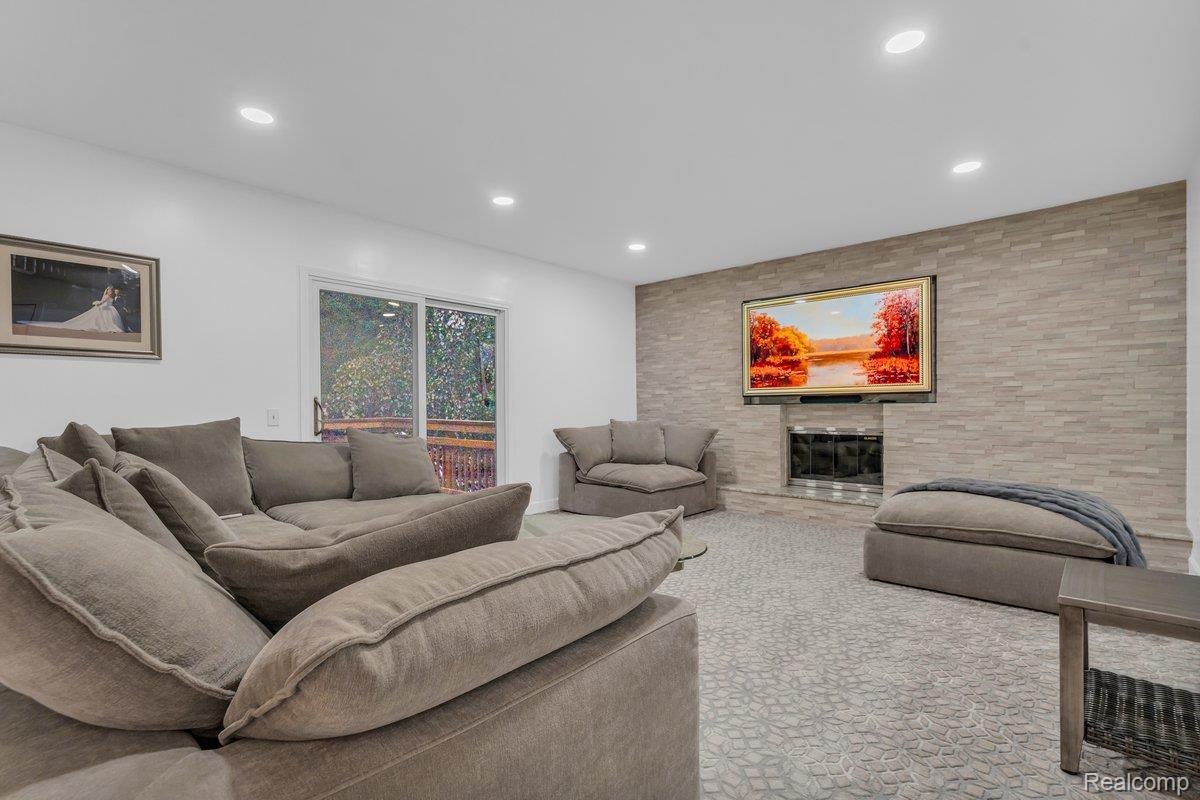 18500 Mayfield Street