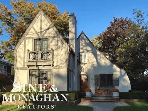 Photo of 582 Lincoln Road, Grosse Pointe City, MI 48230 (MLS # 58050206754)