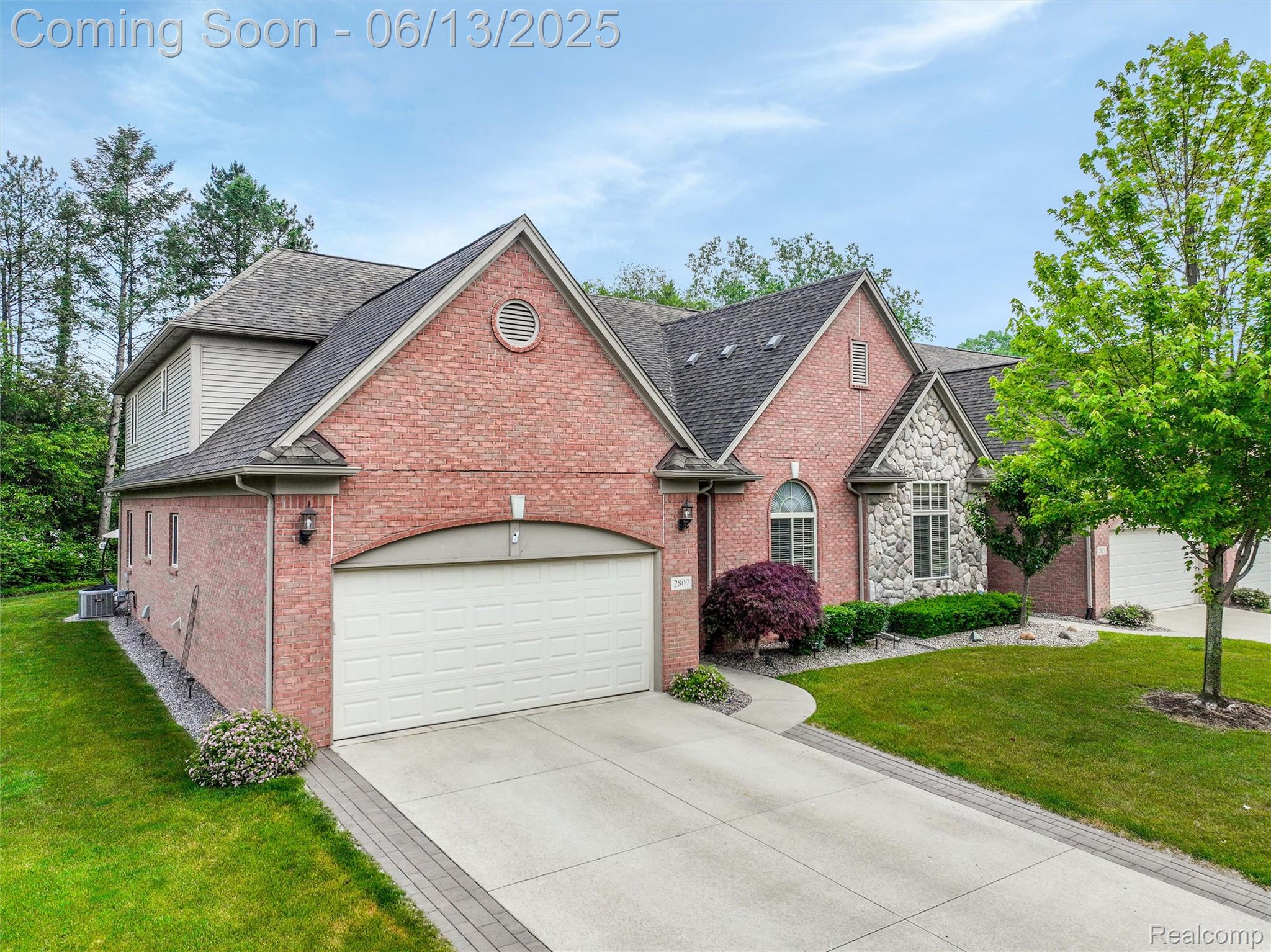 2807 Kentwood Drive