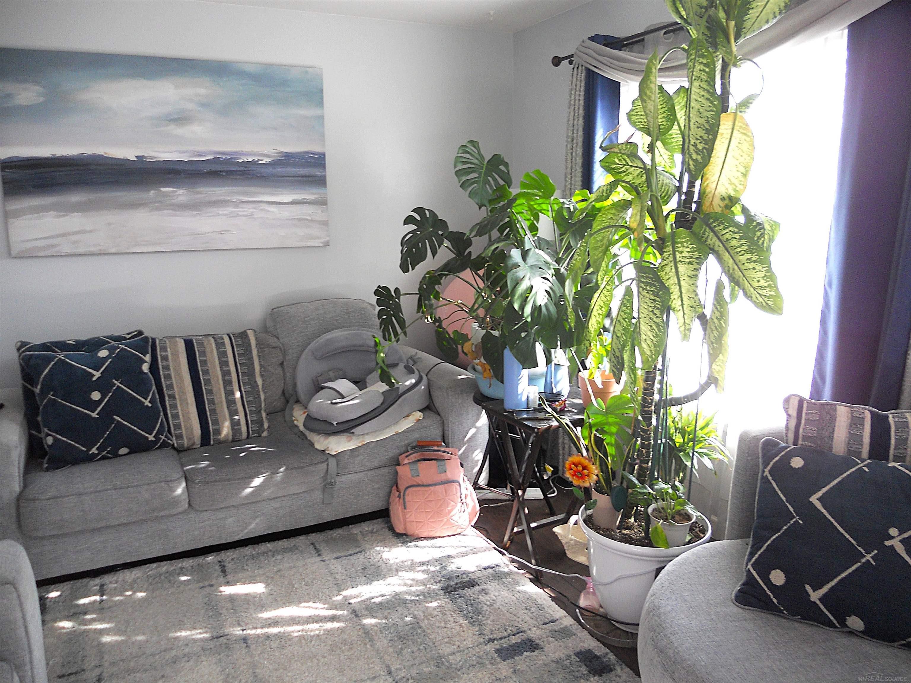 8225 DARTMOUTH Avenue