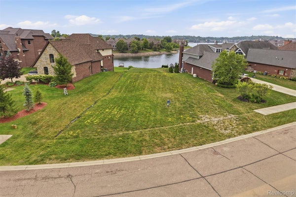 10407 STONEY POINT DR, SOUTH LYON, MI 48178 - Image 5ec52dda0f4d8842bfb19a48c15b257f/43142247