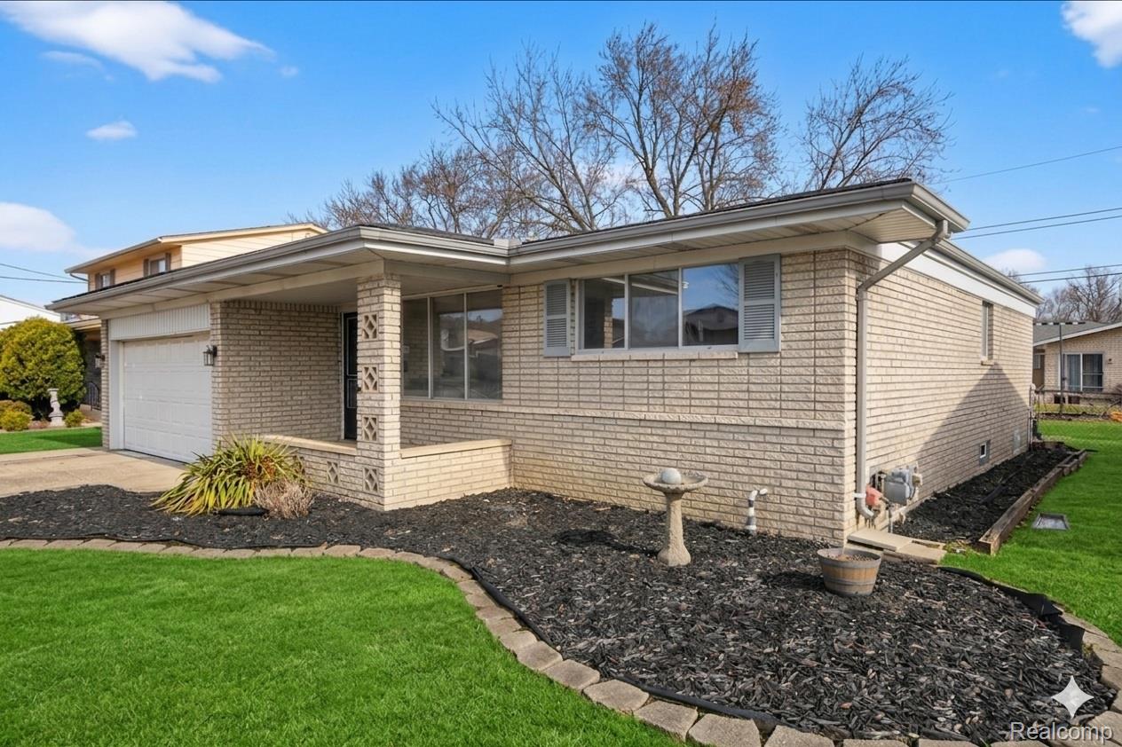 2995 Groves Drive