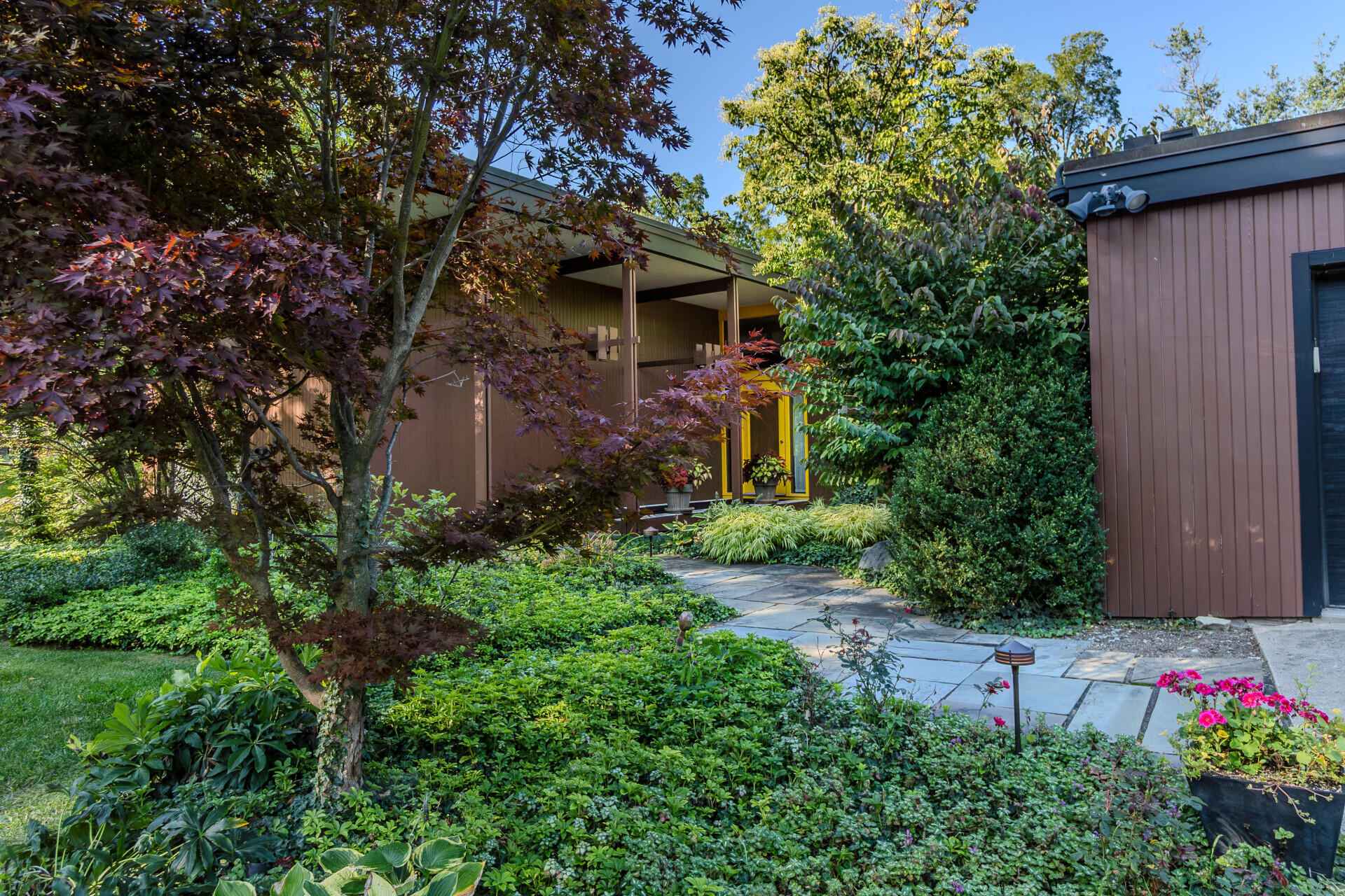 2424 Londonderry Road