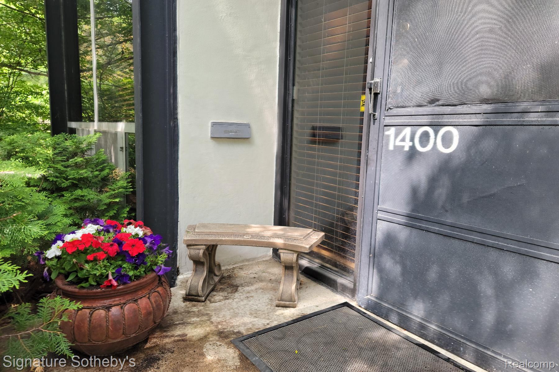 1400 Joliet Place