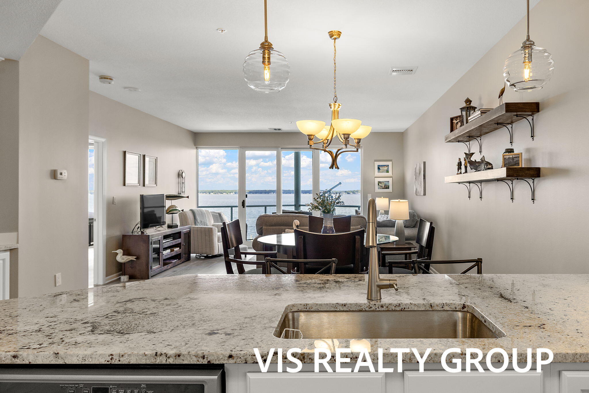2964 Lakeshore Drive W402