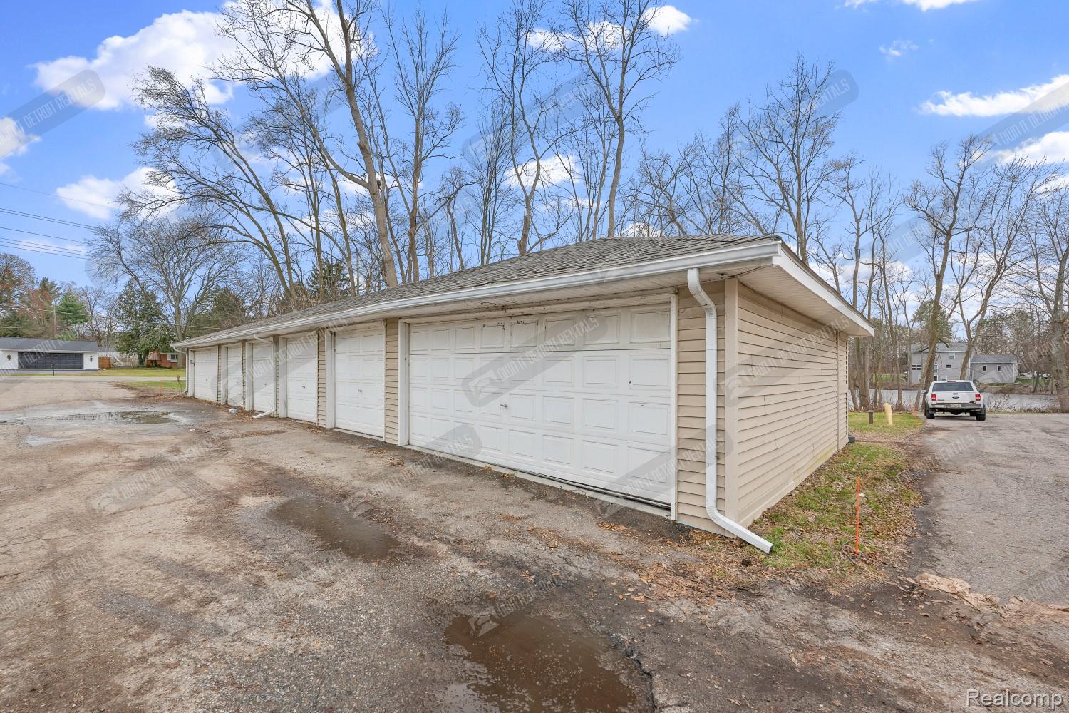 2249 S Commerce Road