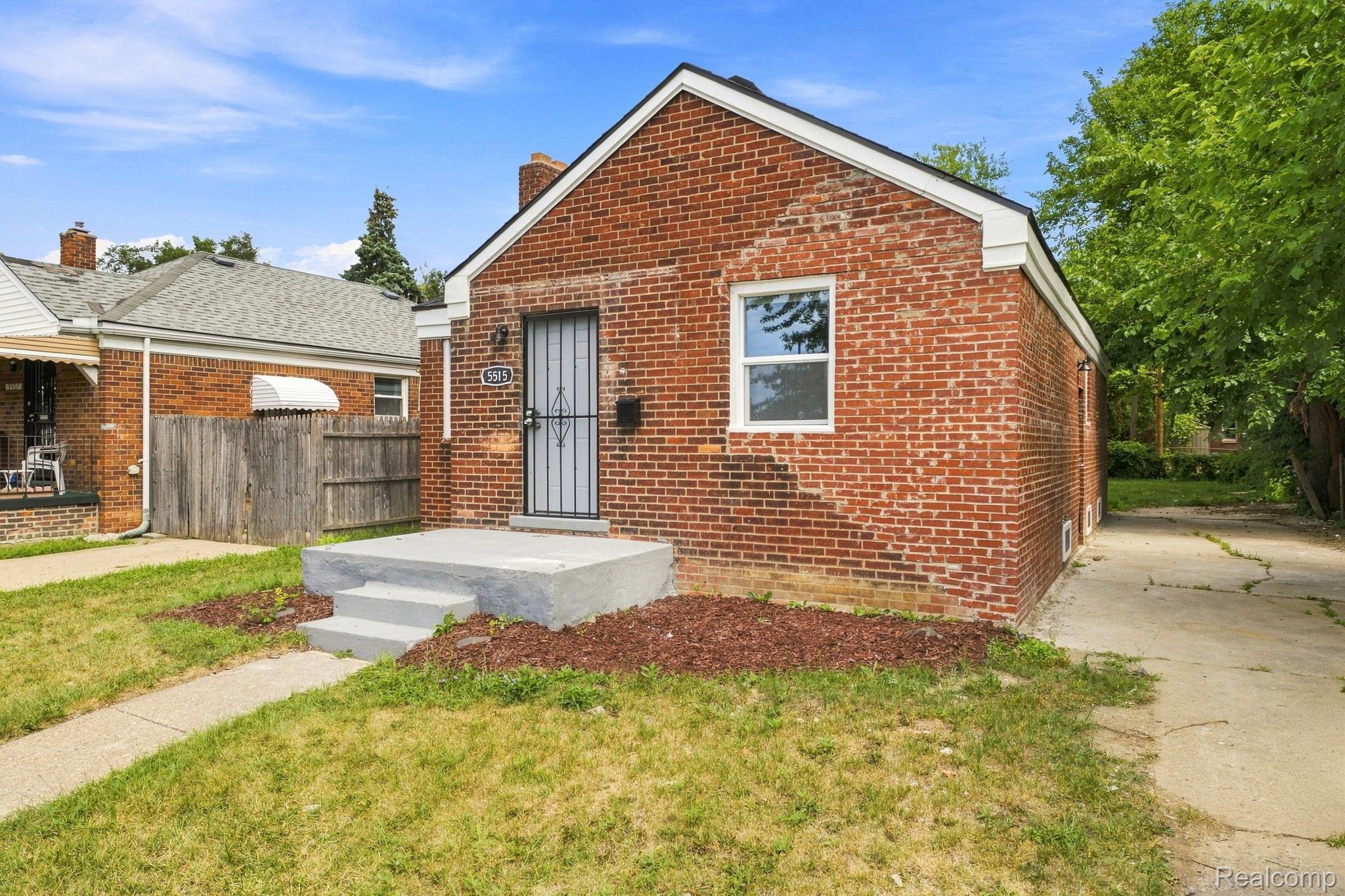 5515 E Outer Drive