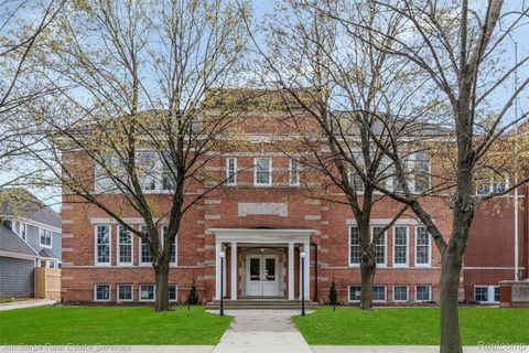 389 Saint Clair #101 Avenue Grosse Pointe City MI 48230