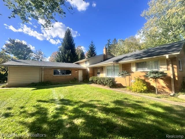 711 SYLVANWOOD Drive