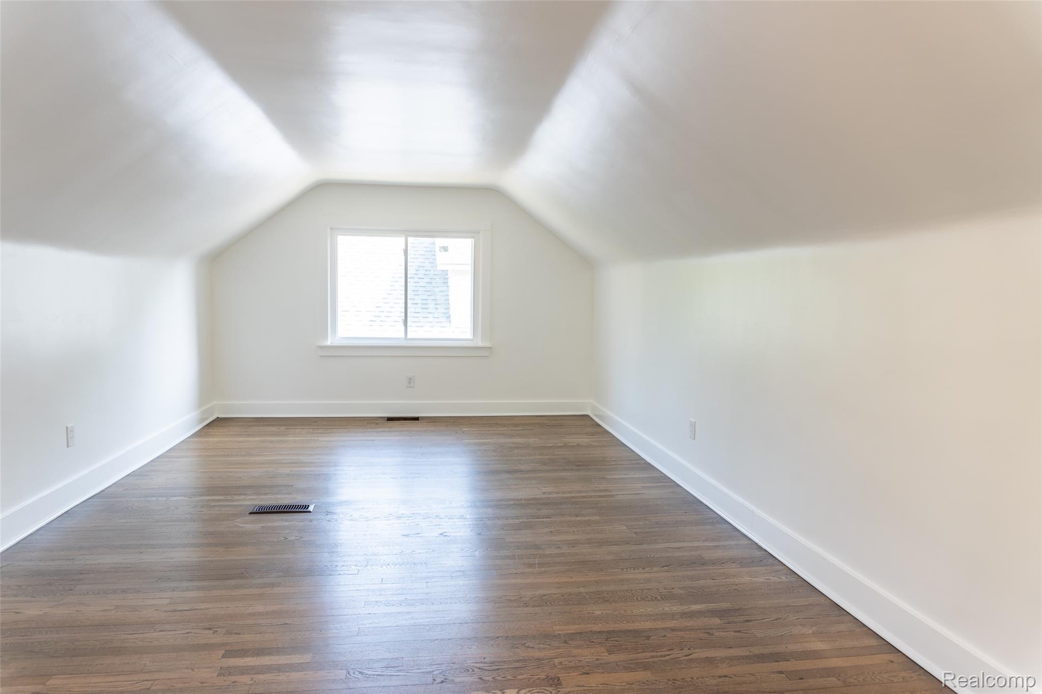 21200 Collingham Avenue