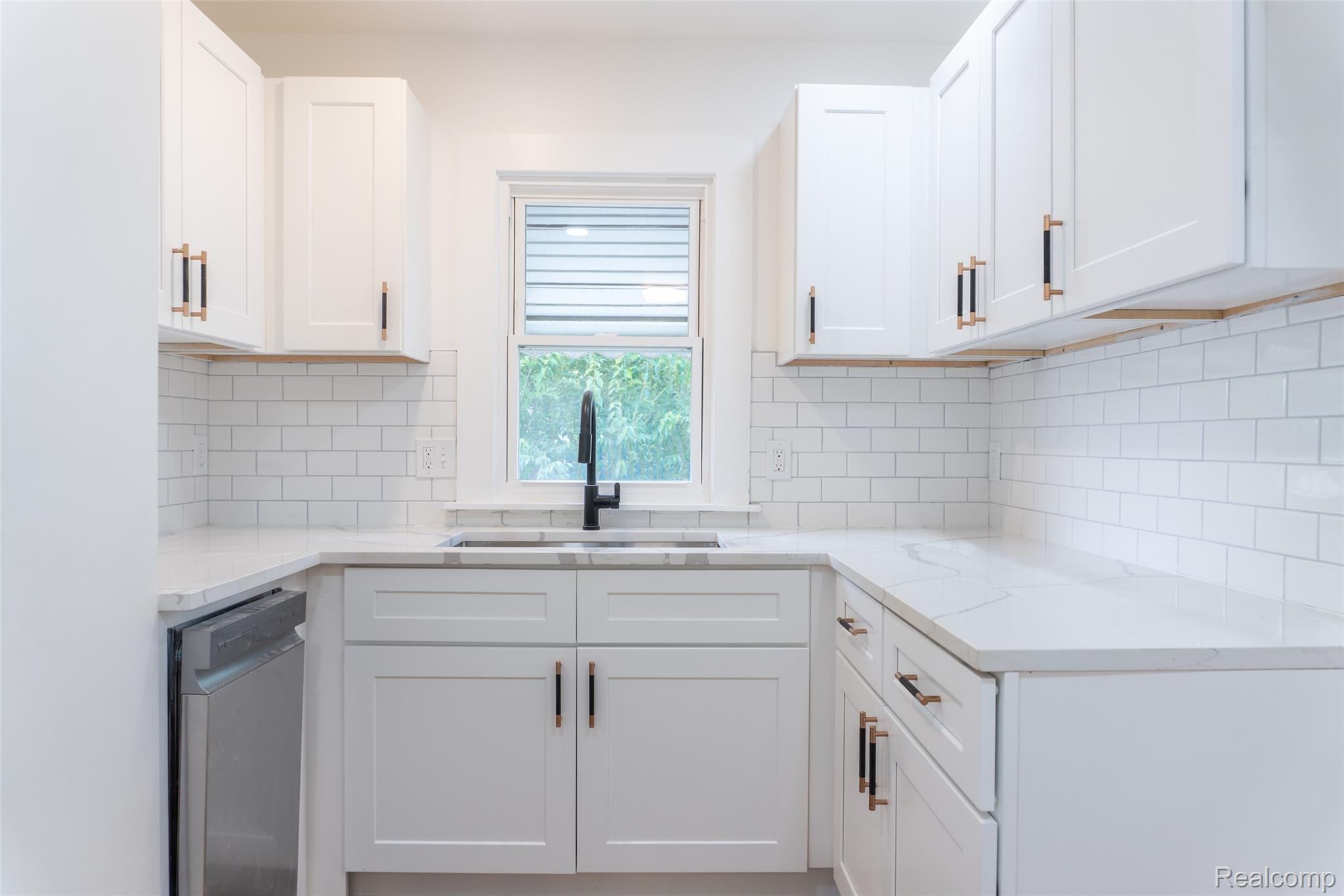 21200 Collingham Avenue