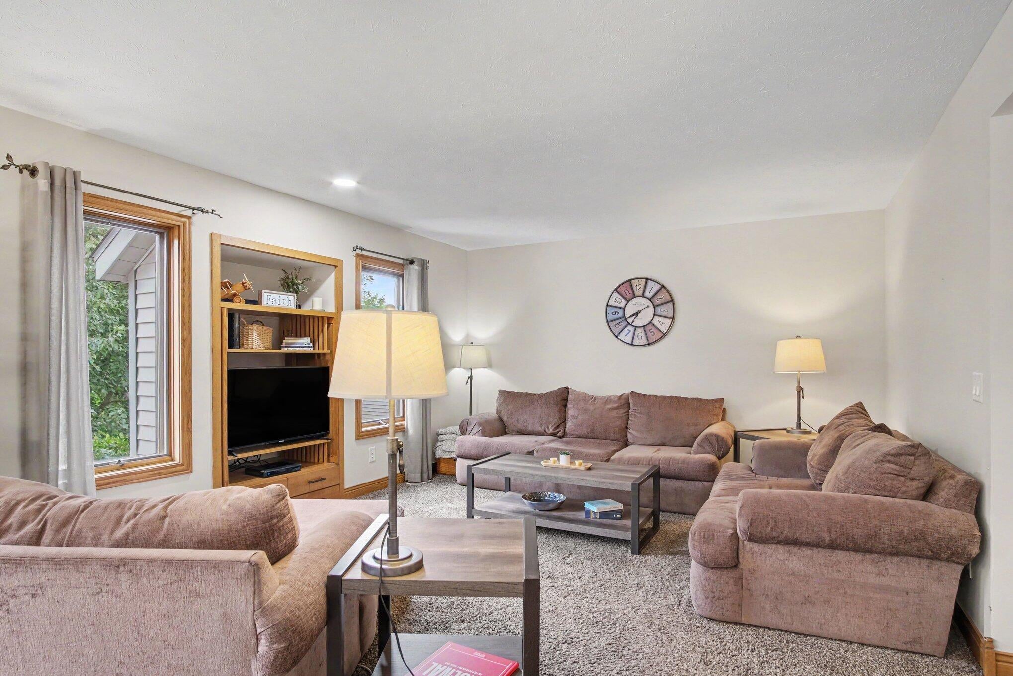3916 Kentridge Drive SE