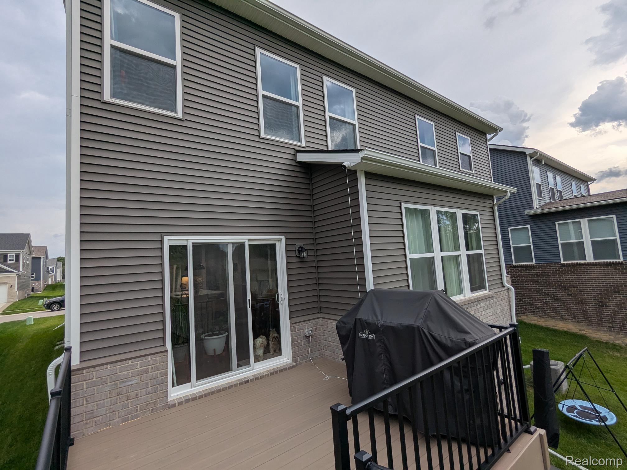 5018 Shoreham Circle